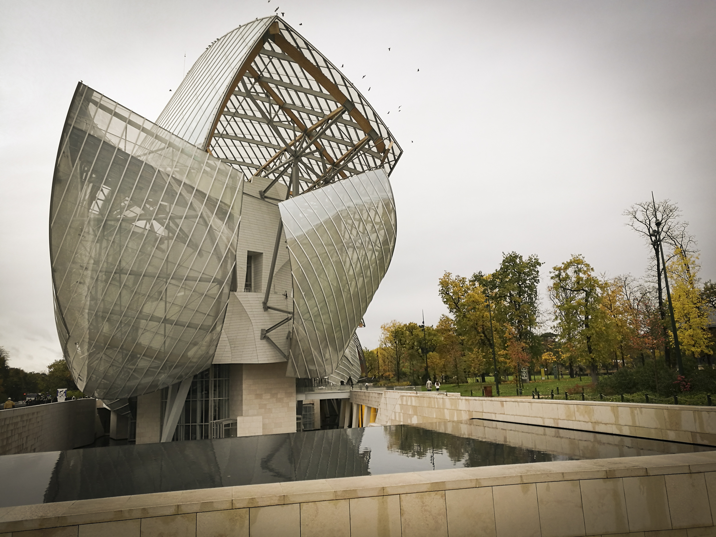 Karl Lagerfeld stuck to classic hues of black and white at the Fondation  Louis Vuitton Opening at Fondation Louis Vuitton in Boulogne-Billancourt,  France – Fashion Bomb Daily